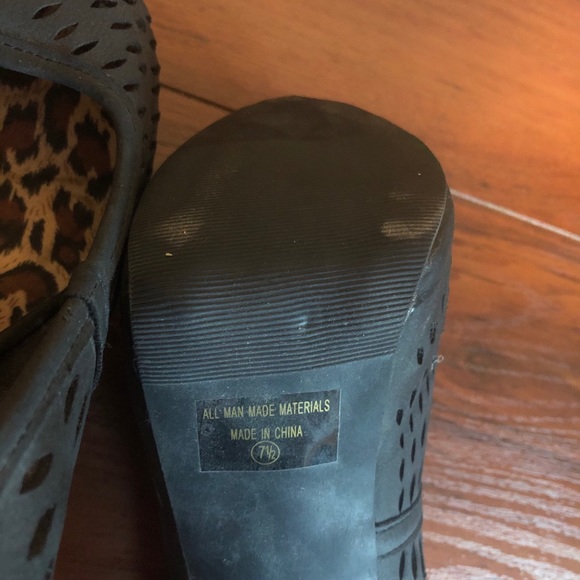 Shoes - Picture 5 of 5